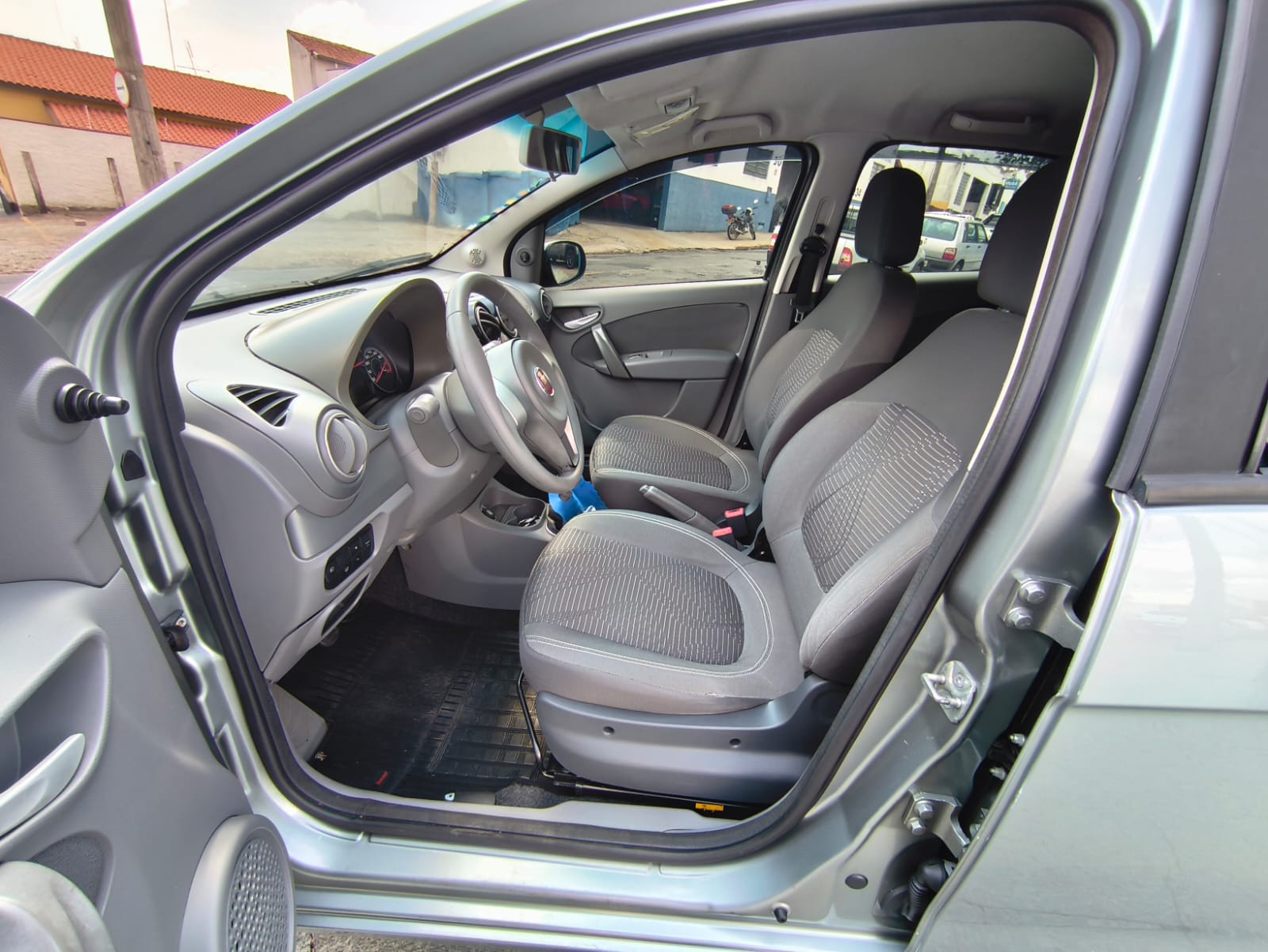 
								FIAT PALIO ATRACTIV 1.4 FLEX 2012/2013 full									