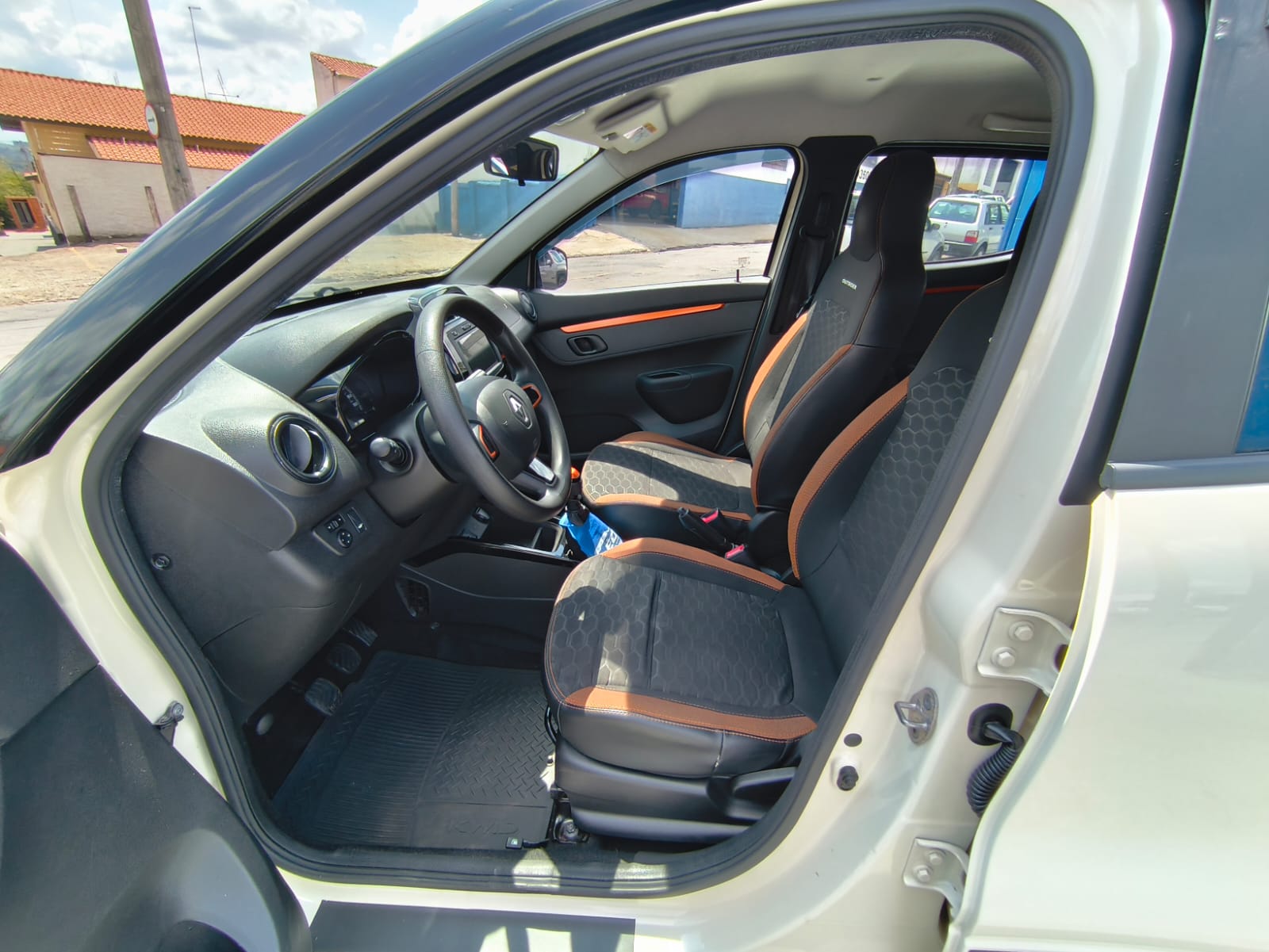 
								RENAULT KWID OUTSID 1.0 FLEX 2020/2021 full									