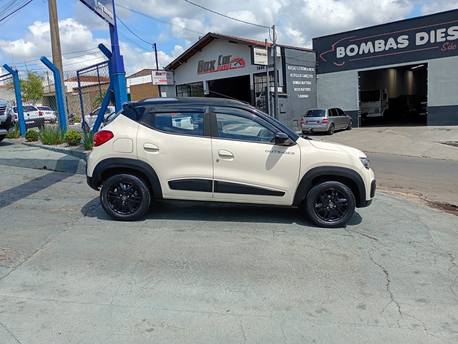 
								RENAULT KWID OUTSID 1.0 FLEX 2020/2021 full									